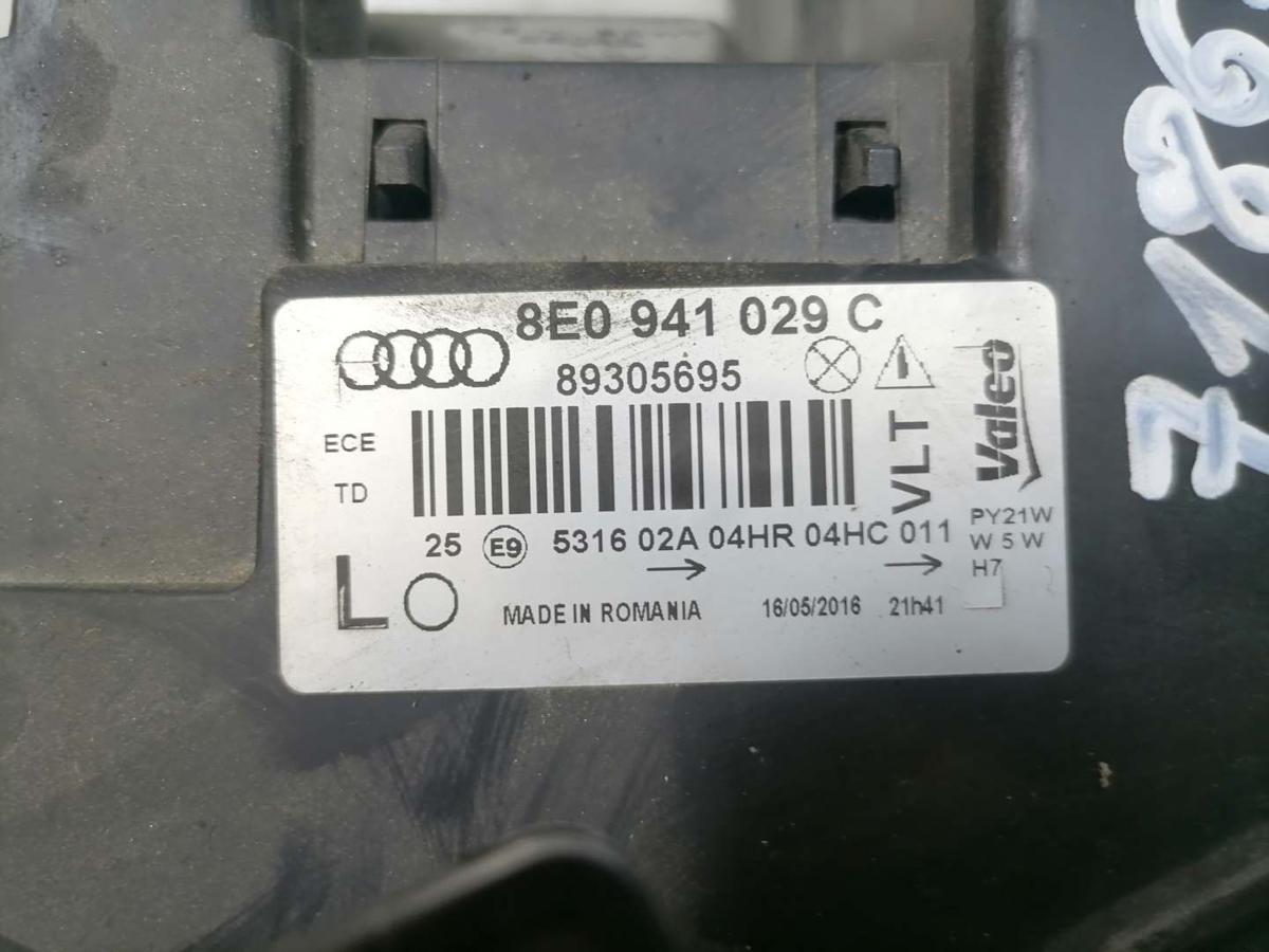 Audi A4 8E B6 original Scheinwerfer vorn links Halogen Bj.2002